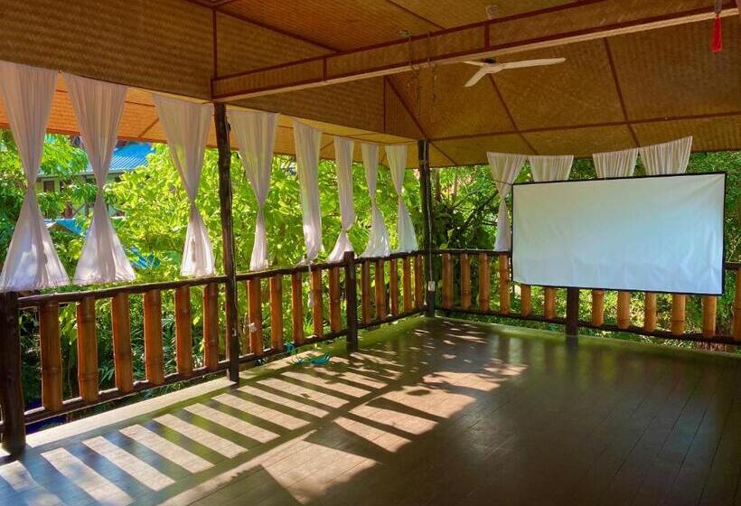 호텔 Shanti Lodge Phuket