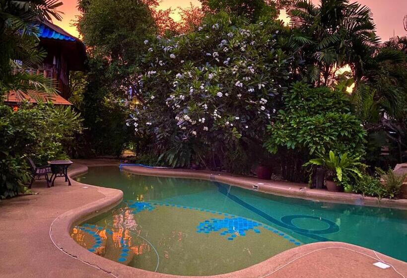 호텔 Shanti Lodge Phuket