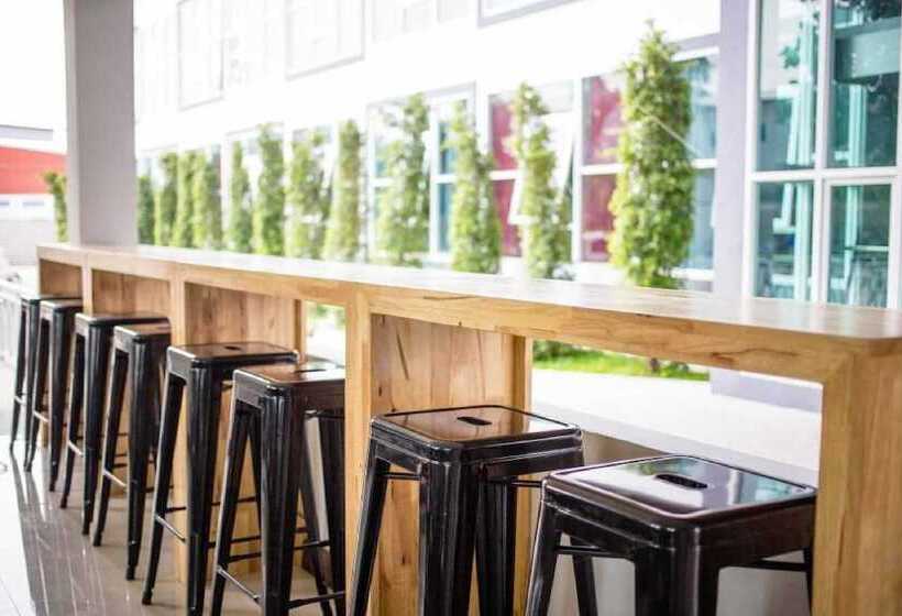 The Zell Budget Hotel Buriam