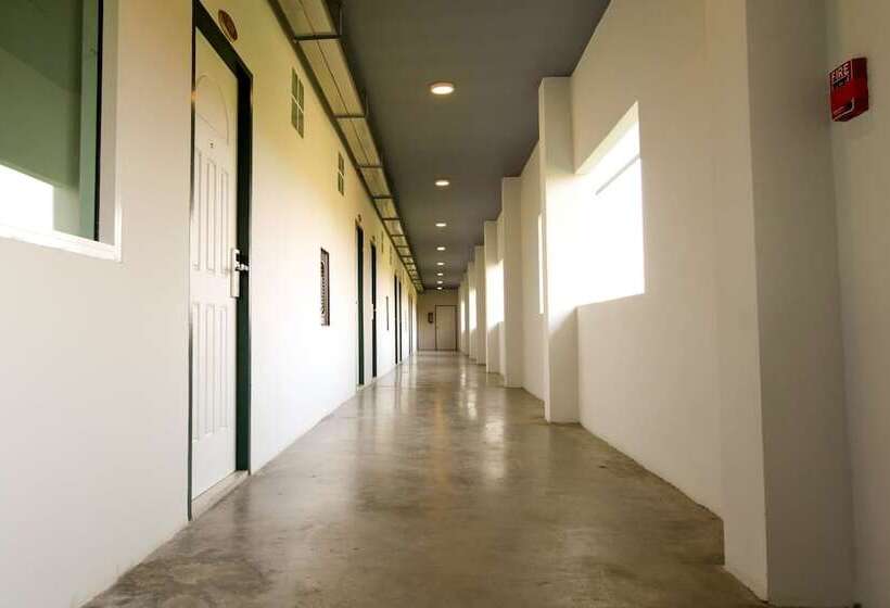 The Zell Budget Hotel Buriam