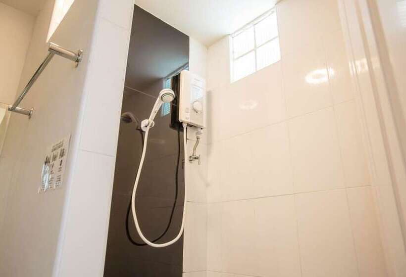 The Zell Budget Hotel Buriam