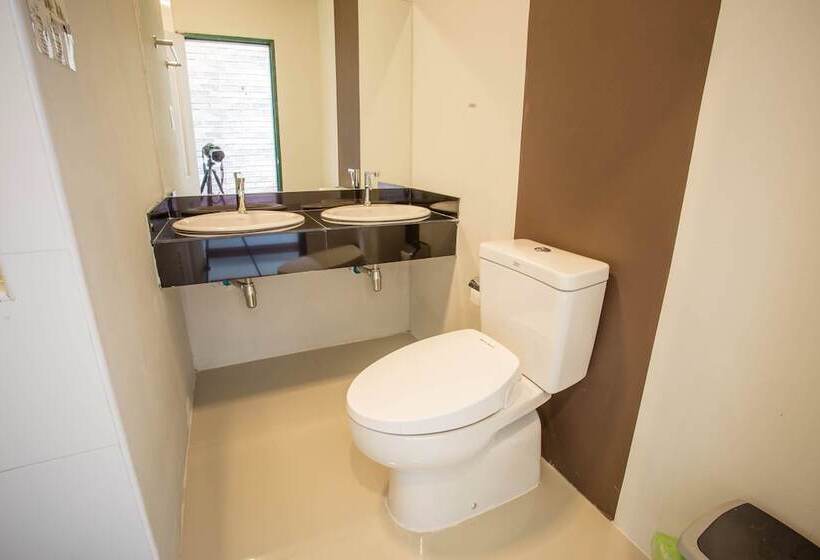 The Zell Budget Hotel Buriam