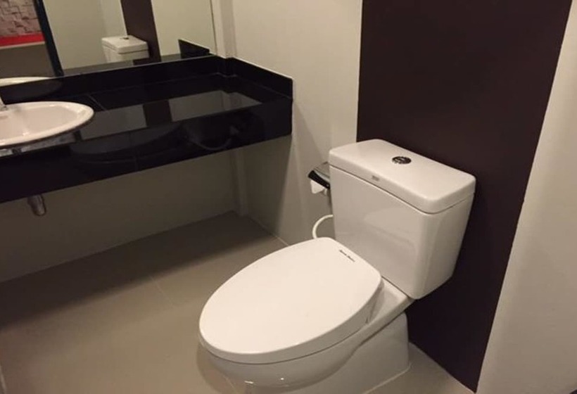 The Zell Budget Hotel Buriam