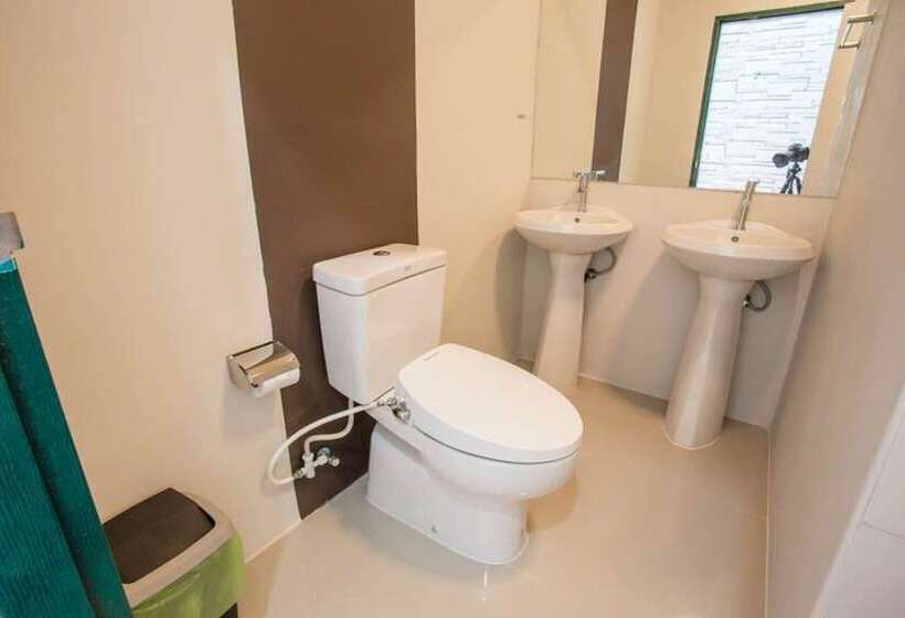 The Zell Budget Hotel Buriam