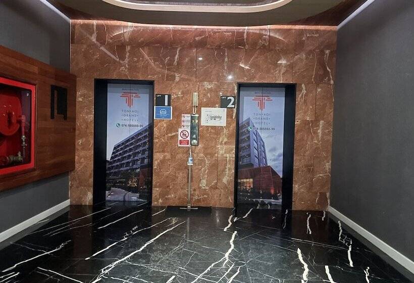 Отель Ton Aoi Grand