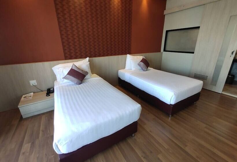 Отель Ton Aoi Grand