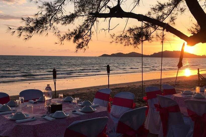 בית מלון כפרי Tonaor On The Beach Resort&restaurant