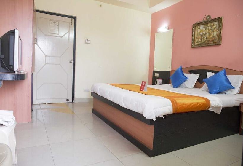 فندق Trimurti Heights