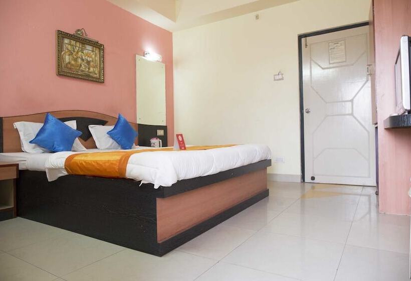 فندق Trimurti Heights