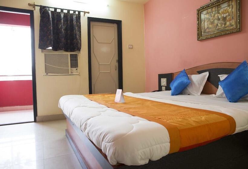 فندق Trimurti Heights