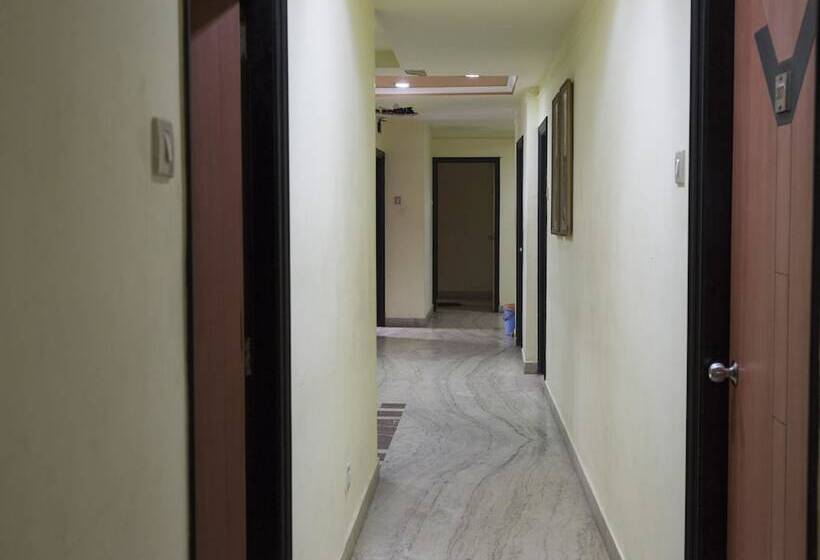 فندق Trimurti Heights