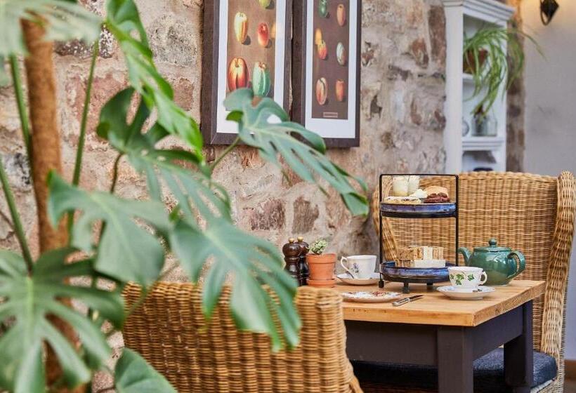 호텔 Tudor Farmhouse