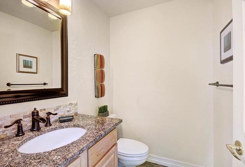 Kingdom Park Townhomes 830