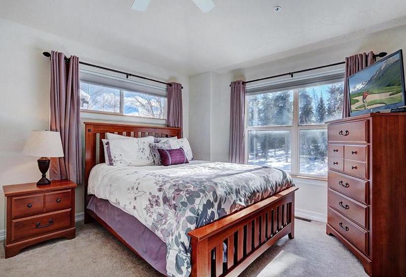 Kingdom Park Townhomes 830