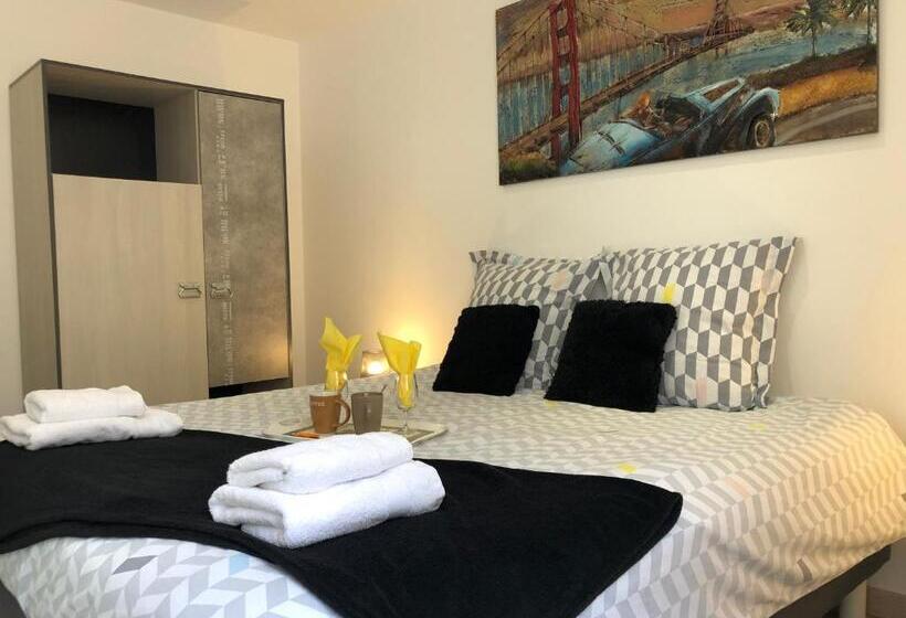 Le Clos Du Square   Climatisé