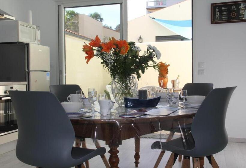 Le Clos Du Square   Climatisé