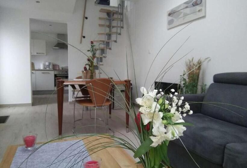 Le Clos Du Square   Climatisé