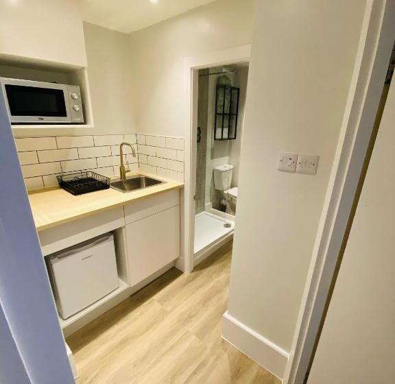 ペンション The Central Guesthouse