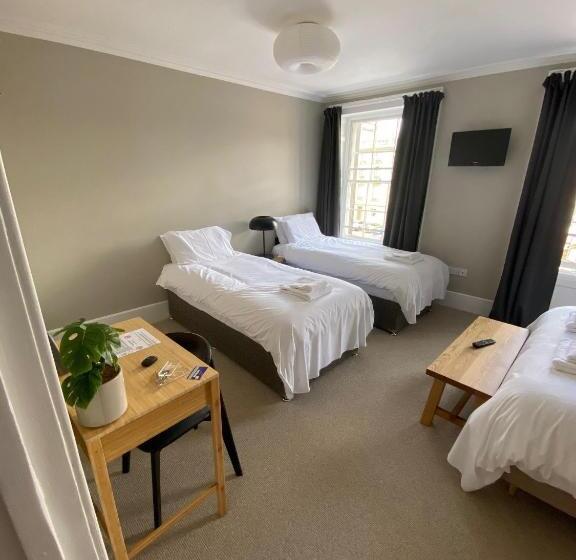 ペンション The Central Guesthouse