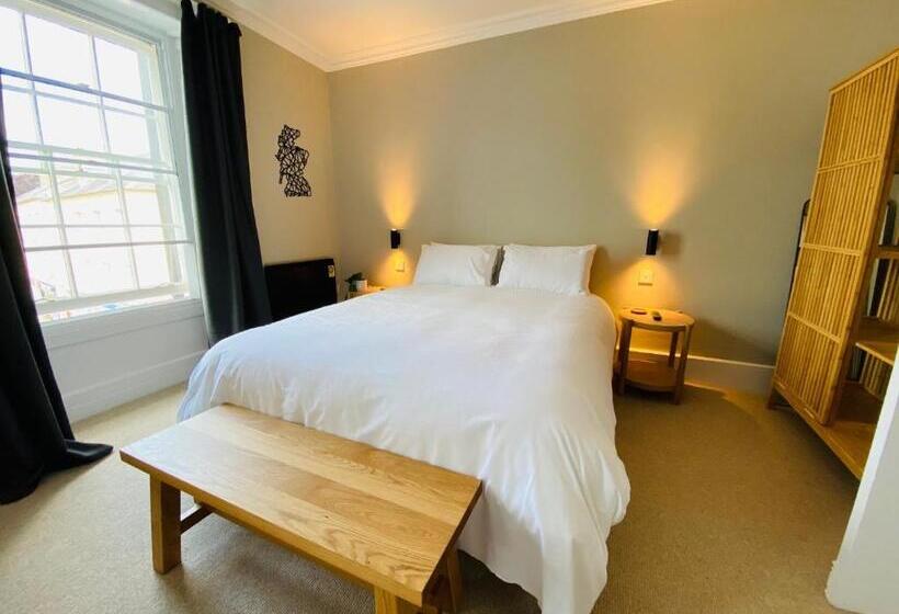 ペンション The Central Guesthouse