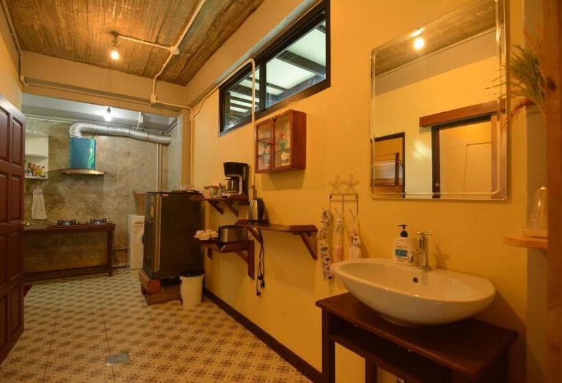 The Corner S Unique House