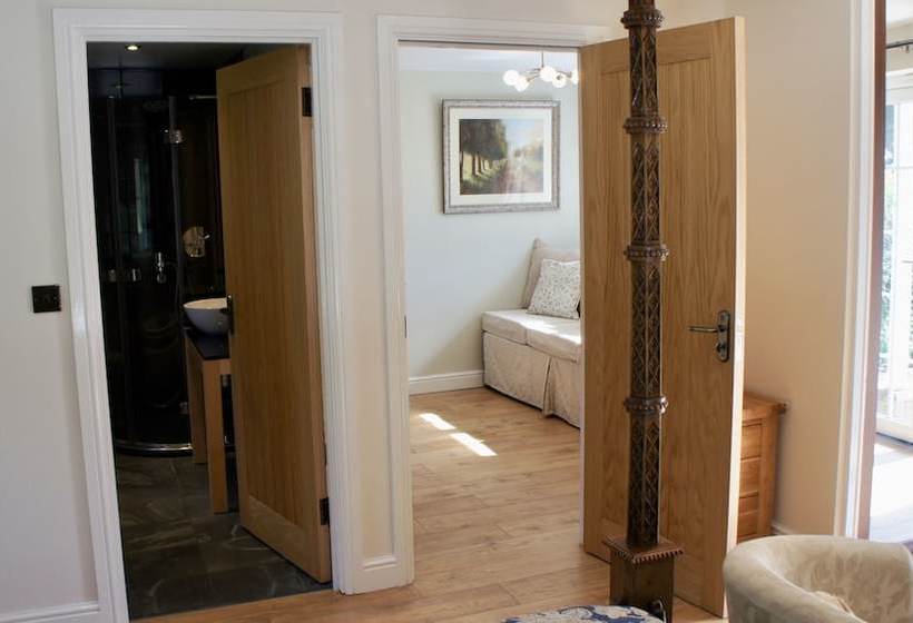 The Lodge Bed And Breakfast