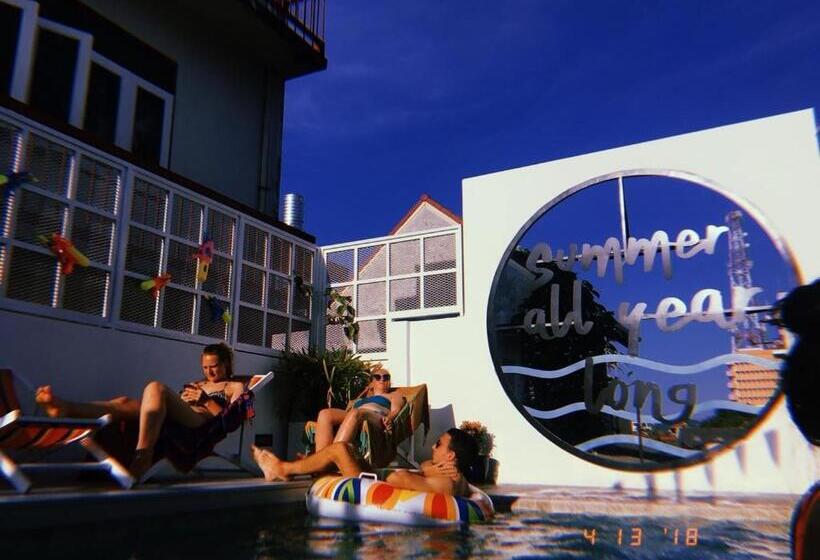 Borbaboom Phuket Poshtel & Hostel