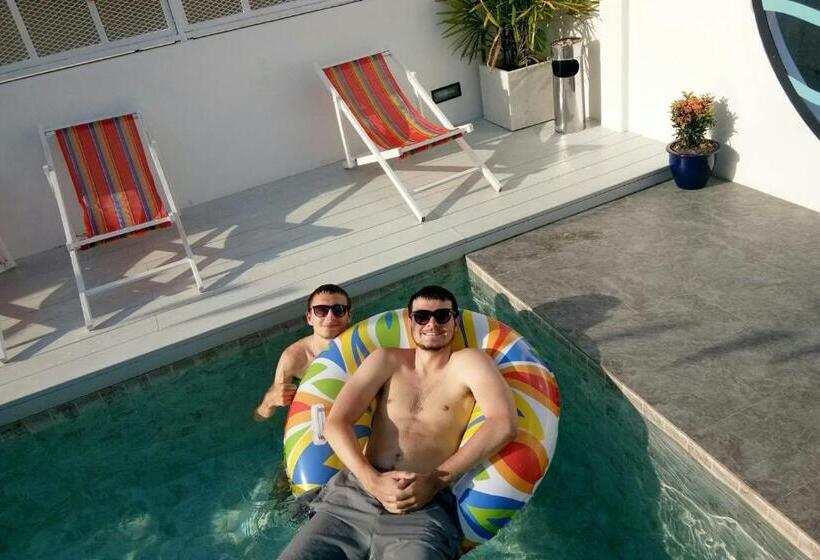 Borbaboom Phuket Poshtel & Hostel