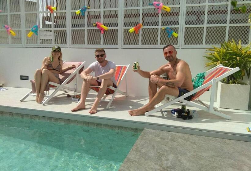 Borbaboom Phuket Poshtel & Hostel