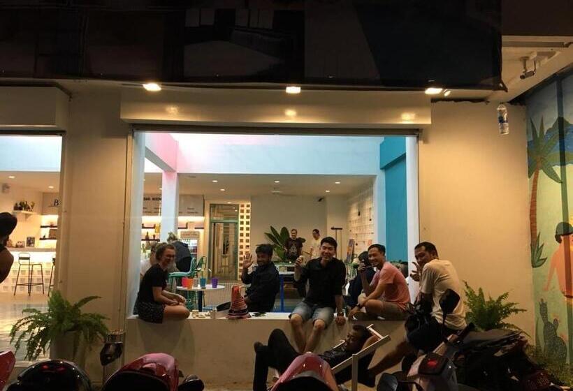 Borbaboom Phuket Poshtel & Hostel