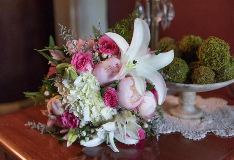 Commodore Bed & Breakfast