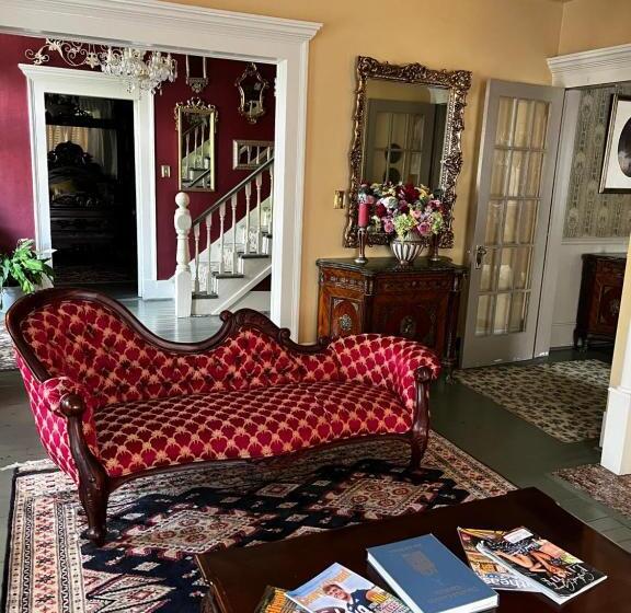 Commodore Bed & Breakfast