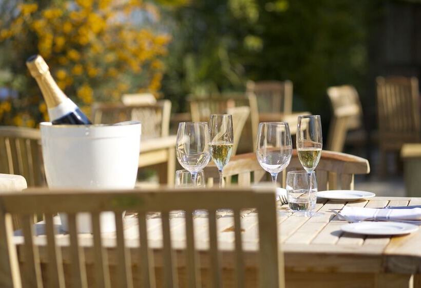 Хостел Crab & Boar