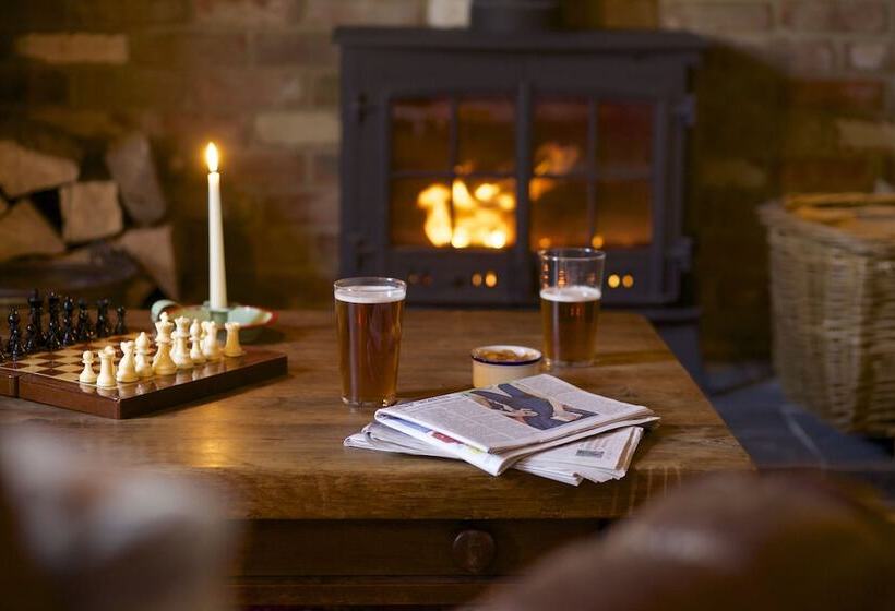 Хостел Crab & Boar