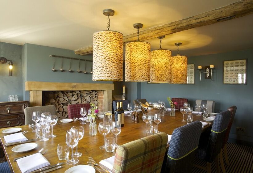 Хостел Crab & Boar