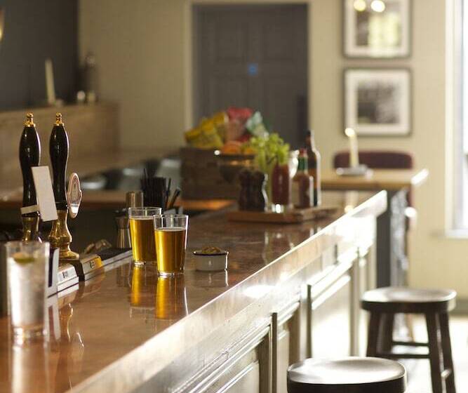 Хостел Crab & Boar