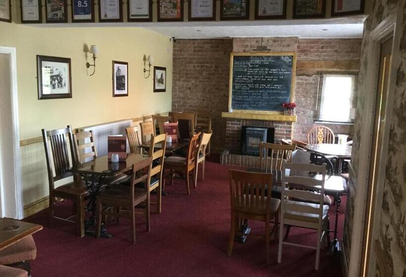 פונדק The Huntsman