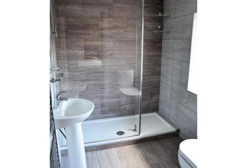 Хостел The Red Lion