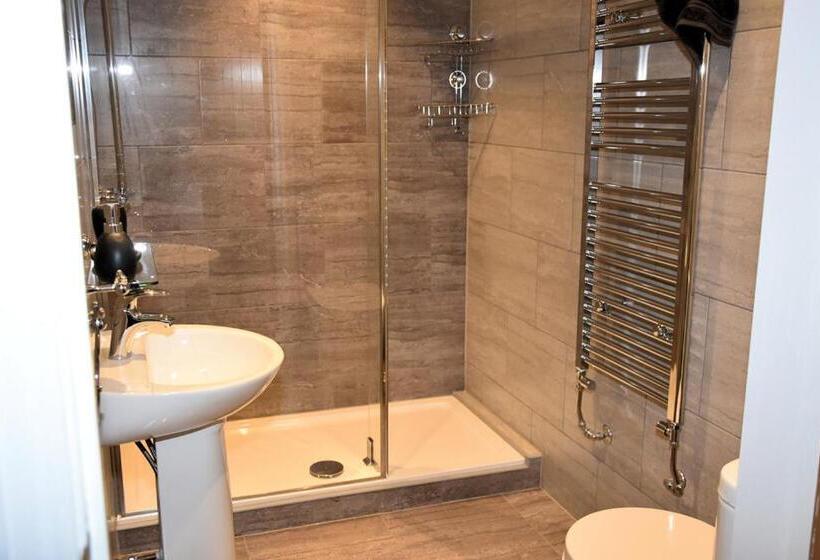 Хостел The Red Lion