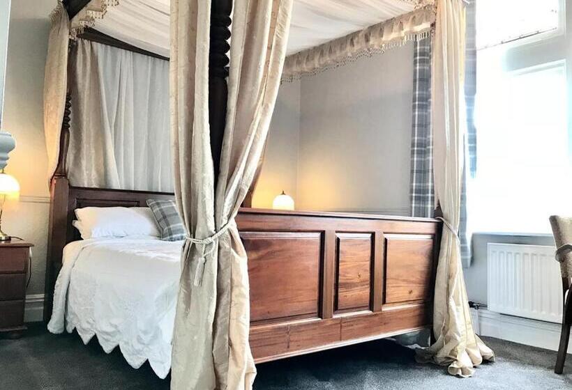 مسافرخانه The Red Lion