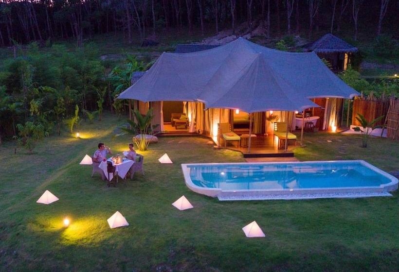 Отель 9 Hornbills Tented Camp