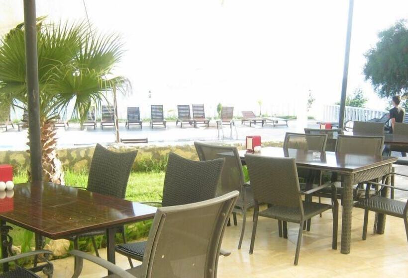 בית מלון כפרי Anko Beach Resort