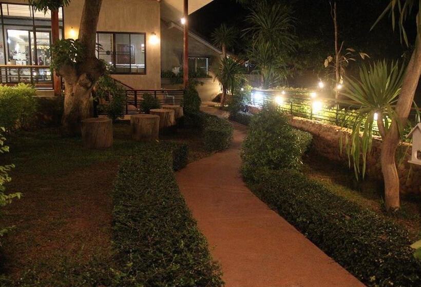 فندق Baan Alisa Bed And Breakfast