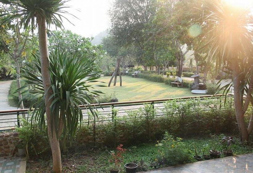 ホテル Baan Alisa Bed And Breakfast