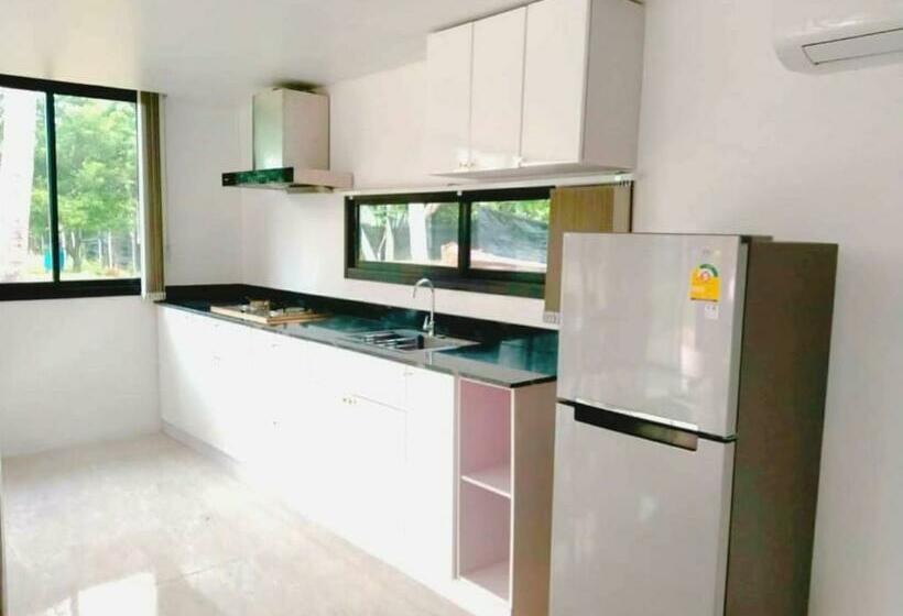 בית מלון כפרי Baan Golden Resort & Residences