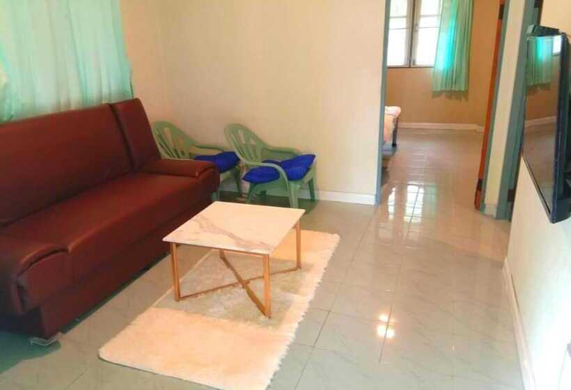 בית מלון כפרי Baan Golden Resort & Residences