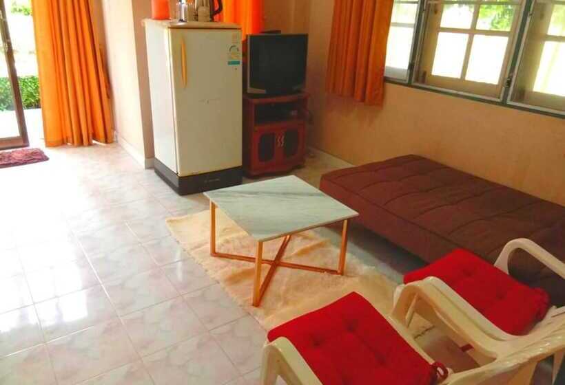 בית מלון כפרי Baan Golden Resort & Residences