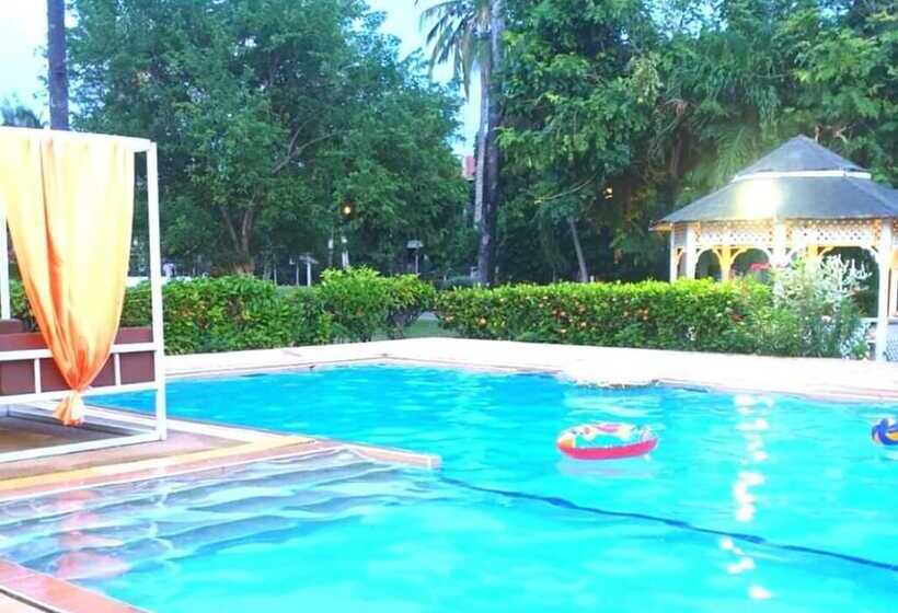 בית מלון כפרי Baan Golden Resort & Residences