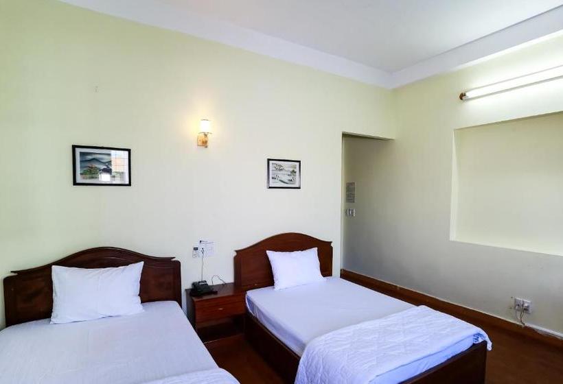 هتل Danang Center 2