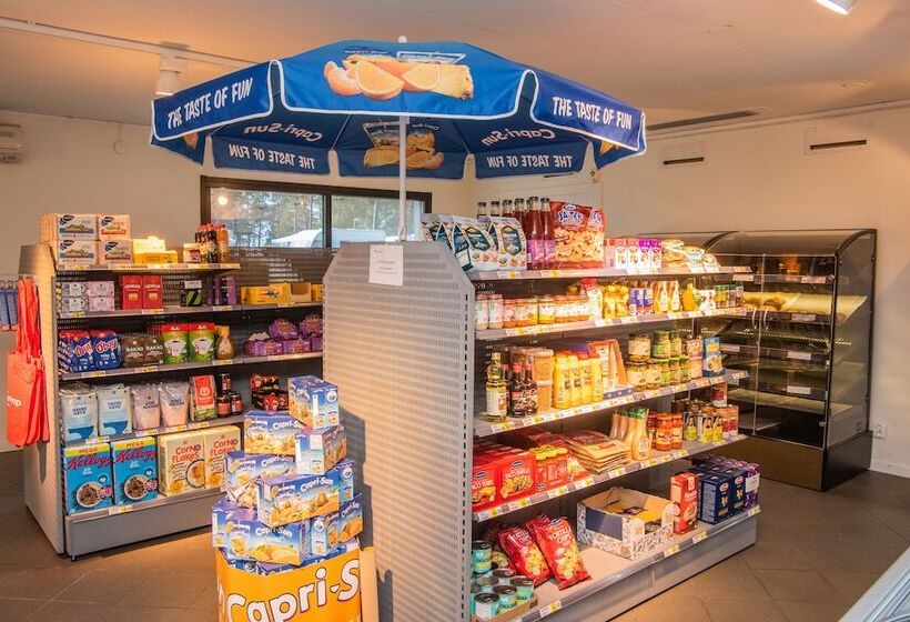 호텔 First Camp Ekuddenmariestad